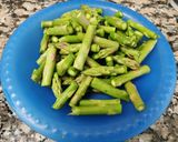 Foto del paso 1 de la receta: Ous trencats amb carxofes, xampinyons i espàrrecs de marge