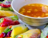 Foto langkah ke 5 dari resep Spring Roll with Thai Dressing 🌱.