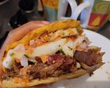 Foto del paso 12 de la receta: Arepa🥯rellena de pollo🫕y salchichón teriyaky con ensalada fresca🥙🧆🌯