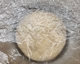 Foto del paso 5 de la receta: Pizza 🍕 con base de Espelta Integral mitad bacon-mitad calabacín con huevos de codorniz 🍳
