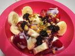 Foto del paso 3 de la receta Postre light ( yogurt con banana frutilla granola y mora