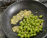 Foto del paso 3 de la receta: Huevo nube con edemame y berenjena