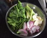 Foto langkah ke 2 dari resep Lobak putih masak Daging ayam cincang Goreng telur.