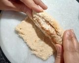 A picture of step 3 of Stuffed Bread lollipops.