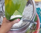 Foto langkah ke 3 dari resep Lupis Ketan Putih Bungkus Daun Pisang.