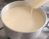 A picture of step 3 of Neapolitan Edam Cheese Flan.