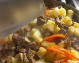Foto del paso 4 de la receta: Carne Guisada (punta paleta) con asado sobrante