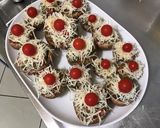 Une image de l'étape 5 de Champignons bruns farcis bœuf, légumes, emmental et tomates.