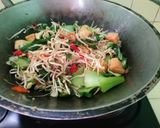 Foto langkah ke 7 dari resep Tumis Sawi Pokcoy,Kecambah dan Tahu.