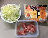 รูปขั้นตอนการทำที่ 1 ของ มาม่าผัดไข่เค็มหมู