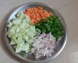 வெஜ் சீஸ் சண்ட்விச்(veg cheese sandwich recipe in tamil) ரெசிபி ஸ்டேப் 1 புகைப்படம்