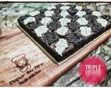 Foto langkah ke 8 dari resep Triple Chocolate Brownies.