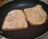A picture of step 4 of Egg cheese sandwich.