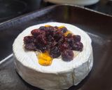 Une image de l'étape 2 de Camembert rôti érable cranberries.