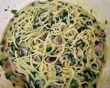 Foto del paso 4 de la receta: Fideos con tocino y espinacas