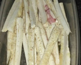 Foto del paso 3 de la receta: Bastoncillos de yuca fritos