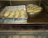 Foto langkah ke 9 dari resep Roti Manis isi Pisang.