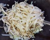Foto langkah ke 3 dari resep Fetucini Aglio Olio sambal matah.