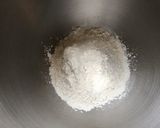 Une image de l'étape 2 de Pâte brisée aux pralines roses, lait et farine d'épeautre.