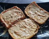 Foto del paso 4 de la receta: Torrijas de leche con cobertura de maní, al horno