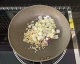 Foto langkah ke 4 dari resep Chicken Quesadilla.