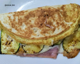 Foto del paso 5 de la receta: Dúo de tortillas rellenas de york, queso y calabacín