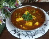 A picture of step 4 of Matar-Paneer curry.