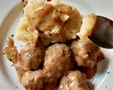 Foto langkah ke 7 dari resep Swedish meetballs w/ mashed potatoes.