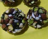A picture of step 3 of Oreo cheze truffle.