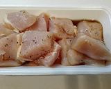 Foto langkah ke 1 dari resep Tumis terong ayam madu saus tiram.