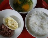 Hình bước làm 1 của món Trứng cuộn cơm