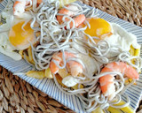 Foto del paso 10 de la receta: Huevos rotos con gulas y langostinos