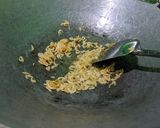 Foto langkah ke 2 dari resep Tumis Daun Singkong Rebon.