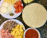Hình bước làm 1 của món Pizza bò dứa+ pizza xúc xích phô mai !