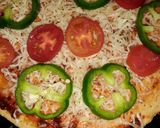 चिजी वेज आटा पिज़्ज़ा (cheesy veg atta pizza recipe in Hindi) रेसिपी चरण 3 फोटो