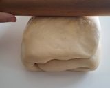 Foto del paso 6 de la receta: Medialunas y facturas de manteca