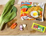 Foto langkah ke 1 dari resep Indomie Goreng Spesial plus Ebi Furai.