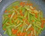 Foto langkah ke 2 dari resep Tumis Labu Siam + Wortel.