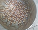 Foto langkah ke 3 dari resep Brownies Kukus Ketan Hitam motif Batik.
