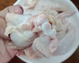 Hình bước làm 1 của món Cánh gà kho nước tương