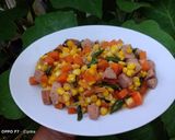 Foto langkah ke 4 dari resep Tumis Jagung Wortel Sosis.