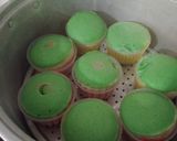 Foto langkah ke 5 dari resep Bolu kukus semangka.