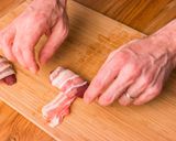 Csirkemáj baconbe tekerve, rozmaring nyárson recept fázis 3 fotója