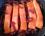 Foto del paso 3 de la receta: Salmón encebollado