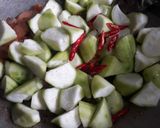 Foto langkah ke 5 dari resep Tumis Gambas Saos Tiram.