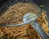 Foto langkah ke 1 dari resep Mie Gomak Goreng Khas Toba Samosir.