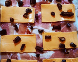Foto del paso 5 de la receta: Empanada de jamón serrano, queso y dátiles