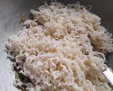 A picture of step 5 of Vegetable Maggi.