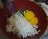Foto langkah ke 1 dari resep Egg and Veggie Sandwich.