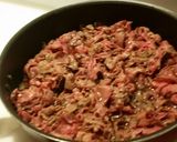 A picture of step 3 of Roast beef subs.